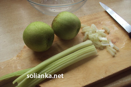 стебли сельдерея-  рецепт приготовления салата