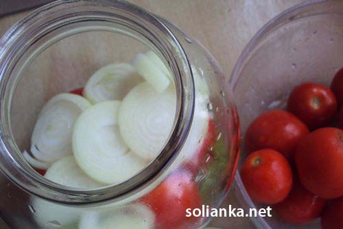 консервация помидоров на зиму с луком