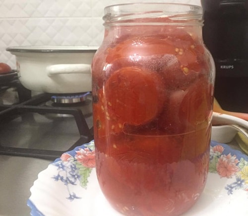 томаты в собственном соку в банке уложены плотно