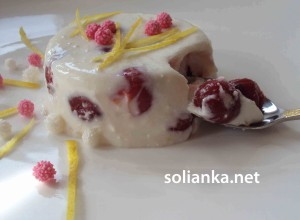 Творожный десерт с желатином и вишней