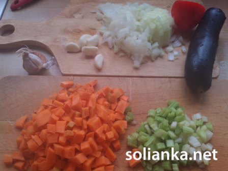 мелко нарезать овощи для рататуй